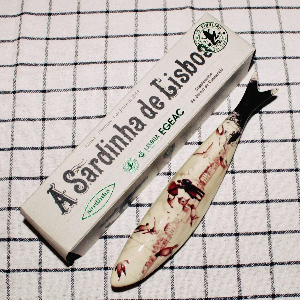 Sardinha de Lisboa - Paris, Pont des Arts 16h46 - von Bordallo Pinheiro Bordallo Pinheiro