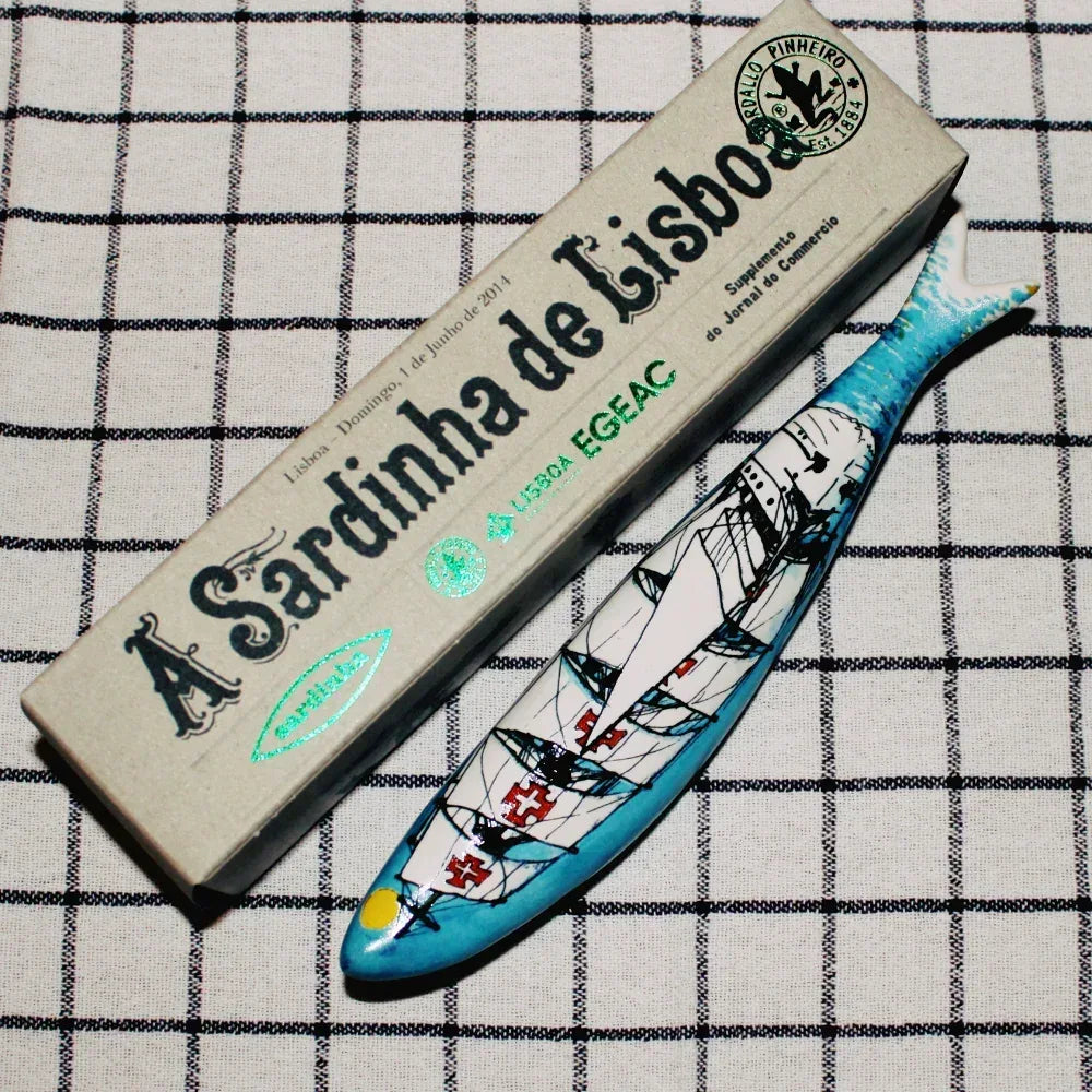 Sardinha de Lisboa - Segelboat - von Bordallo Pinheiro Bordallo Pinheiro
