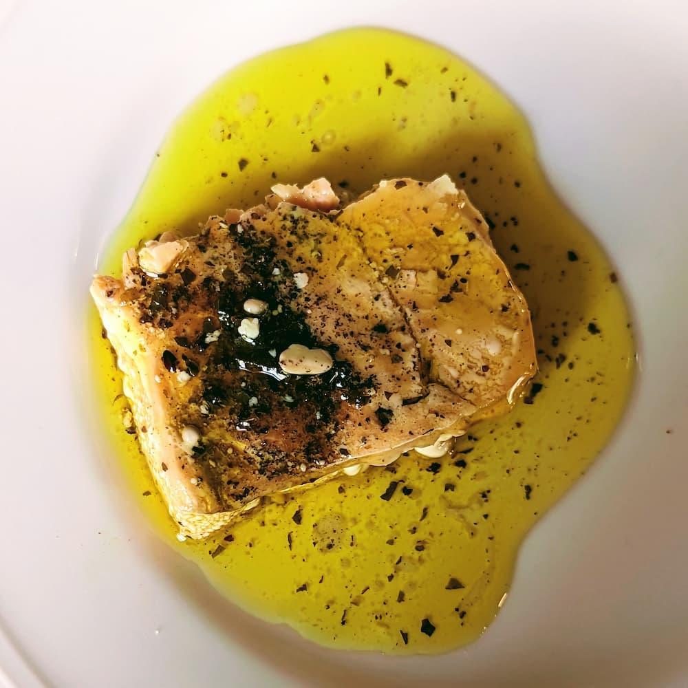 Lachs N°2 aus den Färöer Inseln, mit Sanddorn und Zitronenverbene Fangst Nordic
