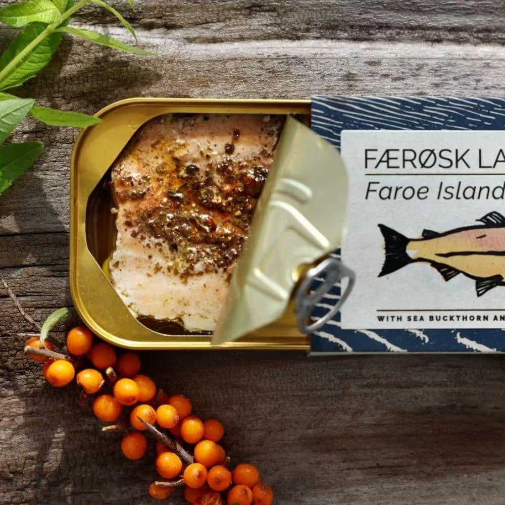 Lachs N°2 aus den Färöer Inseln, mit Sanddorn und Zitronenverbene Fangst Nordic