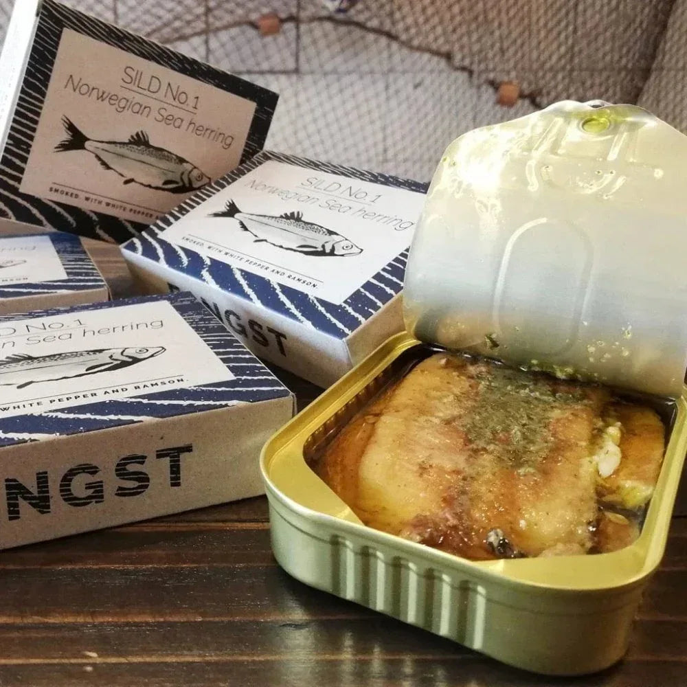 Norwegischer Seehering - geräuchert, mit weißem Pfeffer und Bärlauch. Fangst Nordic