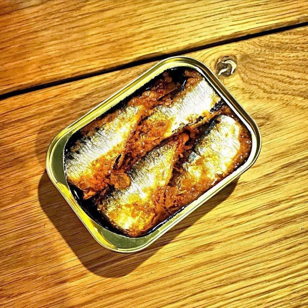 Sardinen in Gewürzmarinade mit Gürkchen (Sauce Ravigote) Belle Iloise