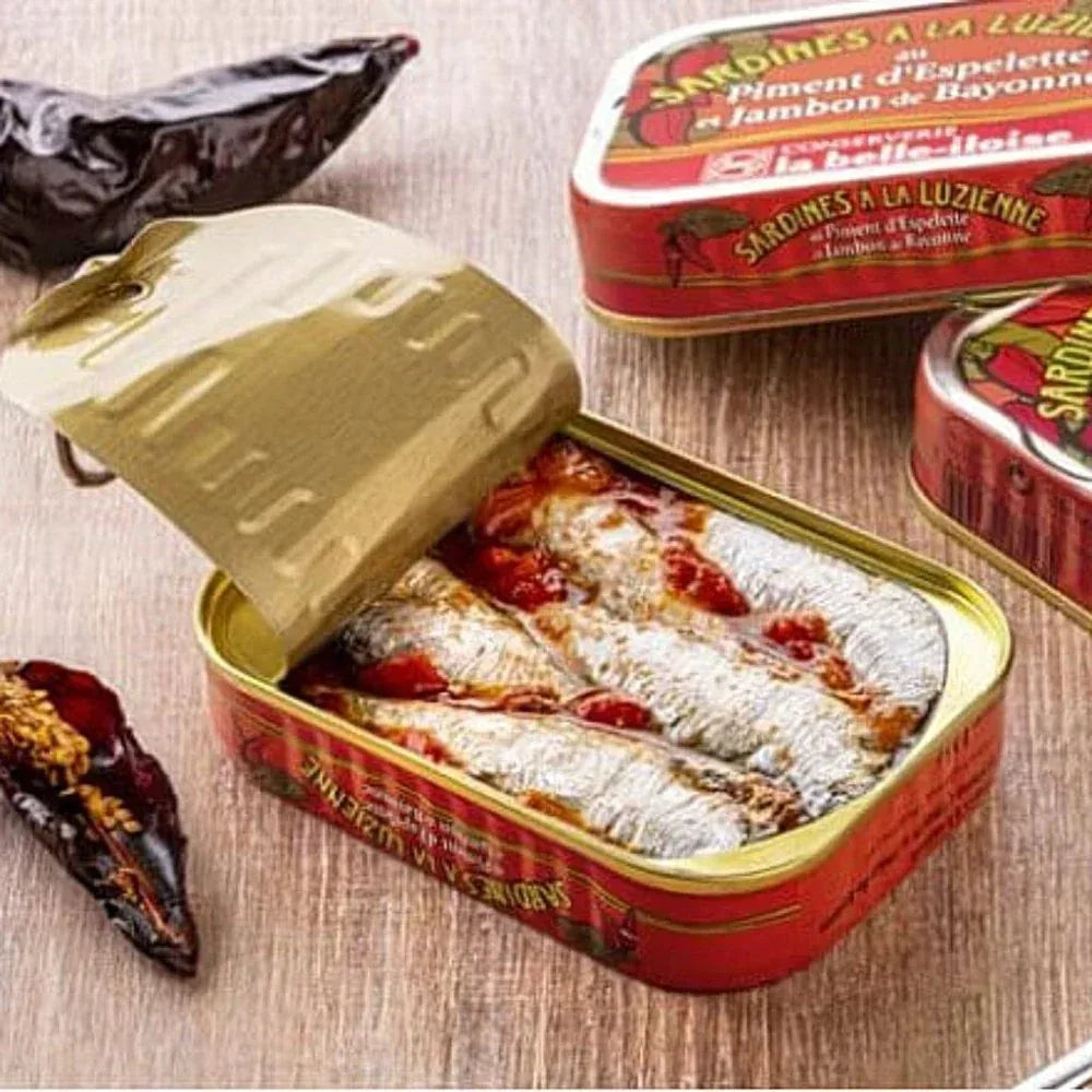 Sardines à la Luzienne (mit Tomate, Piment d'Espelette und Bayonner Schinken) Belle Iloise